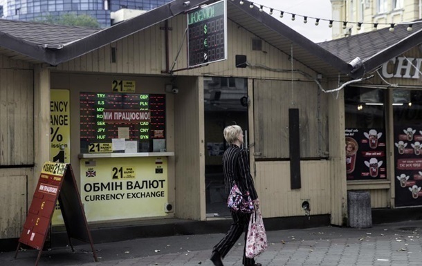 Нацбанк резко снизил официальный курс доллара