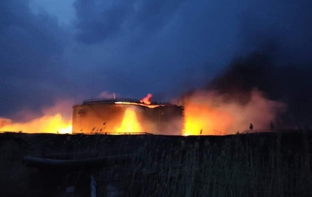 В Смоленской области горит нефтебаза
