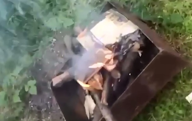 В РФ подростки снимали на видео сожжение Библии