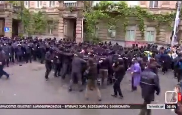 Акция протеста в Тбилиси длилась всю ночь