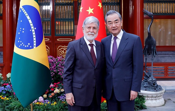 КНР и Бразилия продвигают альтернативу Саммиту мира