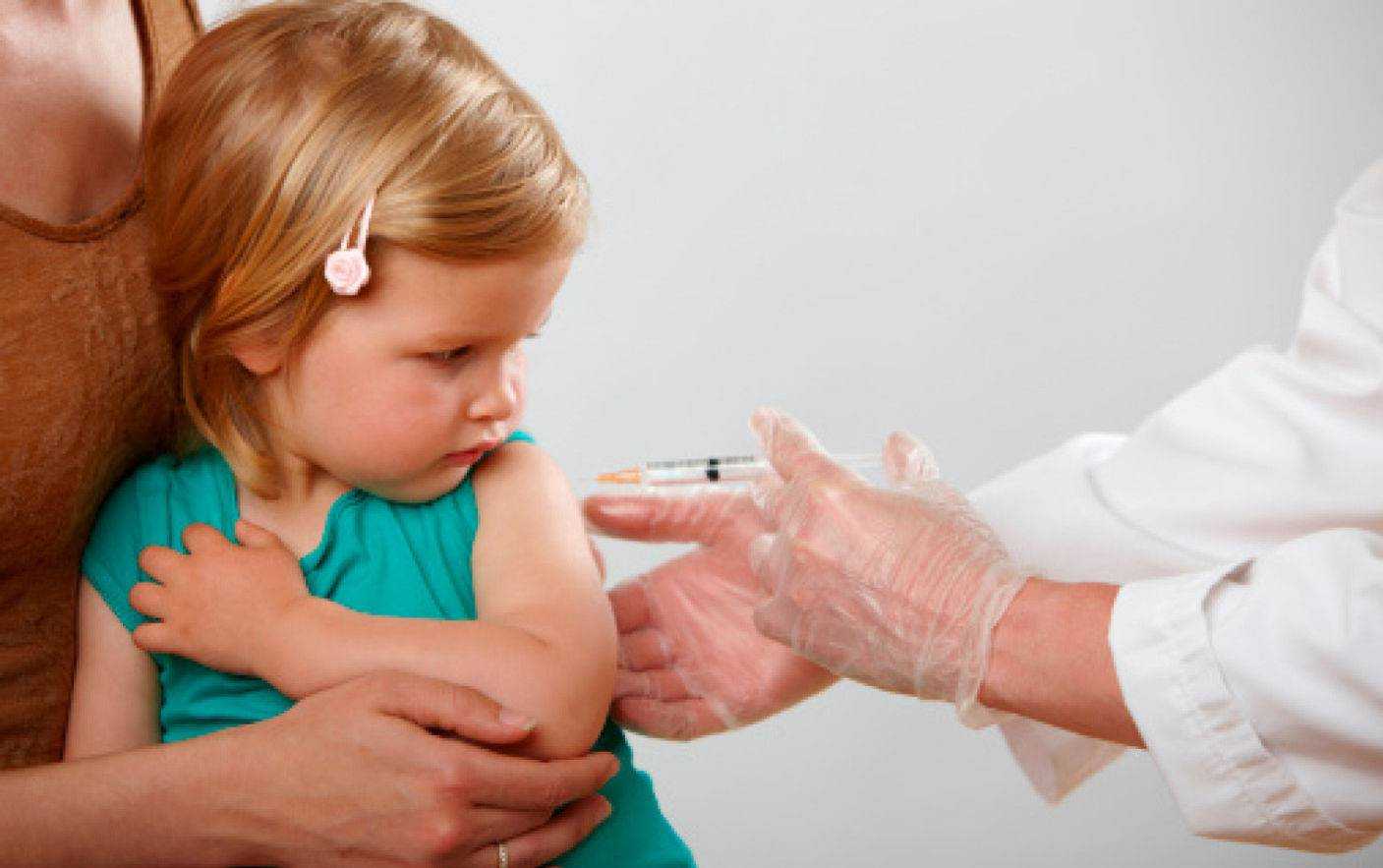 Эксперт развеял мифы о рисках вакцинации