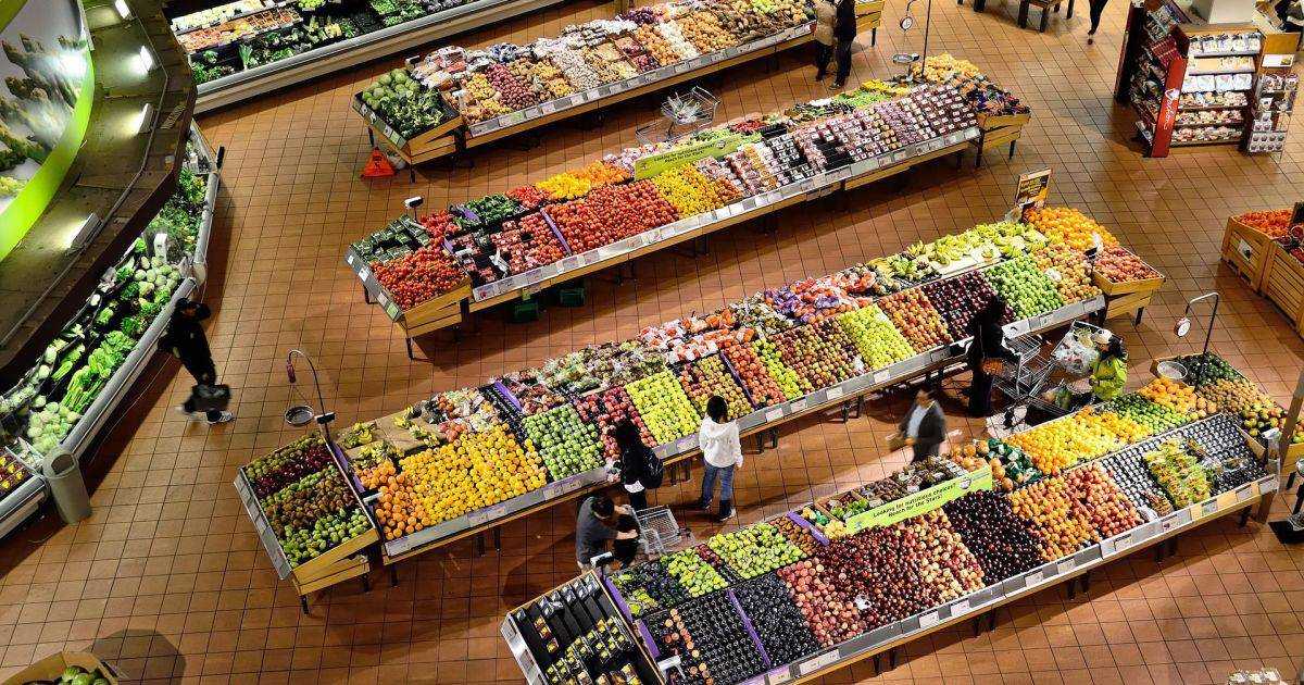 Супермаркети оновили ціни на овочі, фрукти, свинину та курятину