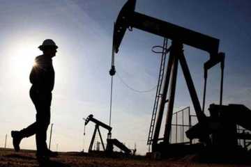 Світові ціни на нафту продовжують знижуватись