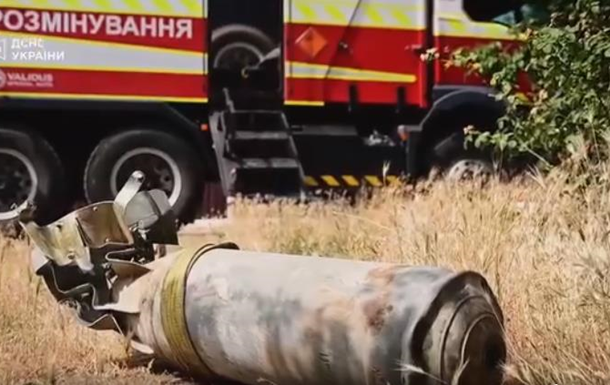 В Донецкой области саперы изъяли со двора дома 250-килограммовую бомбу
