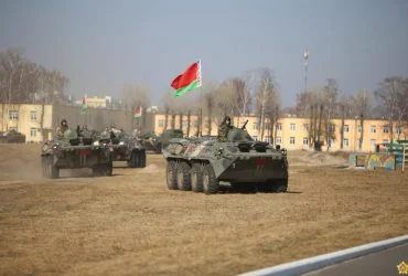 Лукашенко знову грає в "продовження військових навчань"