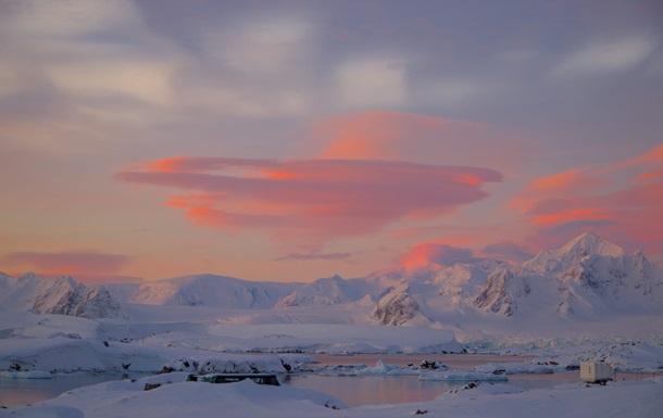 Антарктическая зима приближается к станции Академик Вернадский