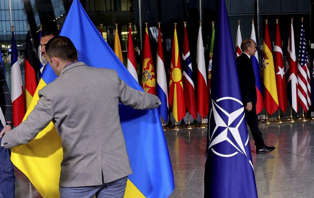 На пути Украины в НАТО стоит коррупция