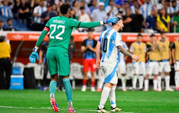 Месси смазал пенальти, но Аргентина победила