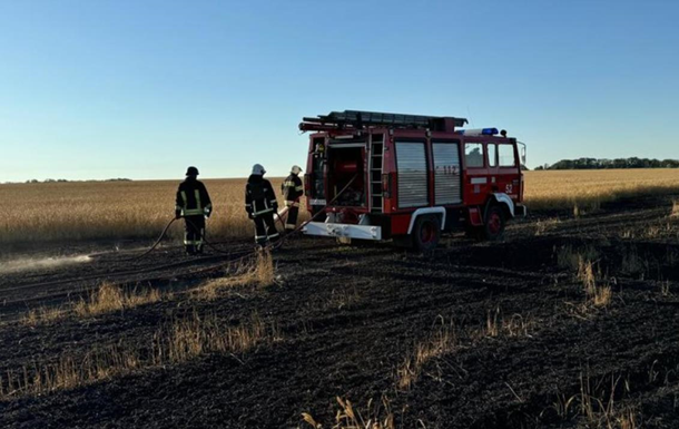 Захватчики ударили по пшеничному полю в Харьковской области
