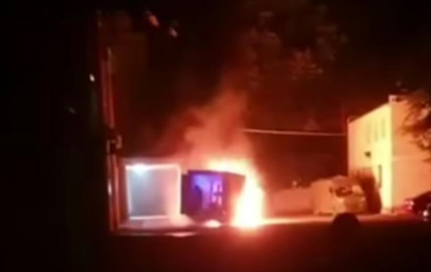 РФ обстреляла Херсонскую больницу, сгорело эвакуационное авто