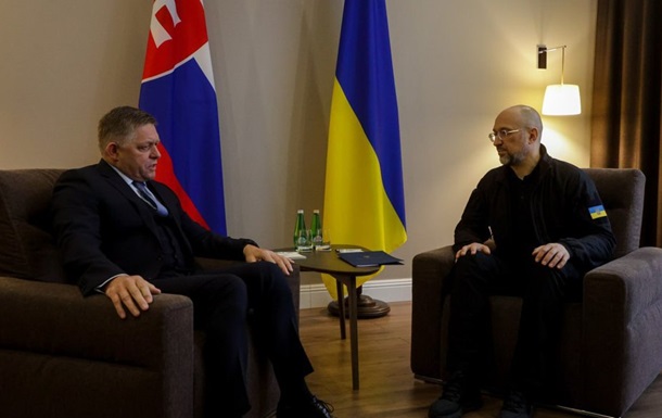 Фицо пожаловался Шмыгалю на санкции Украины против Лукойла