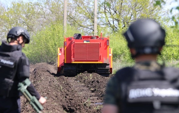 Япония заказала в Украине технику для разминирования для ГСЧС