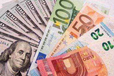 Курс євро до долара впав до рекордного рівня за останні 20 років
