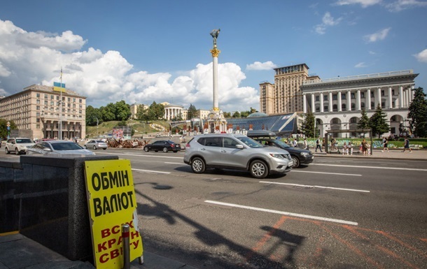 Доллар и евро стабилизировались на наличном рынке