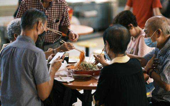 У Китаї дозволили ресторанам брати додаткову плату з клієнтів за недоїдені страви