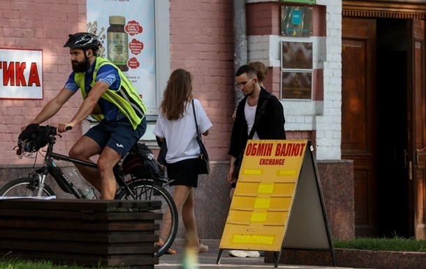 Доллар и евро дорожают в начале недели