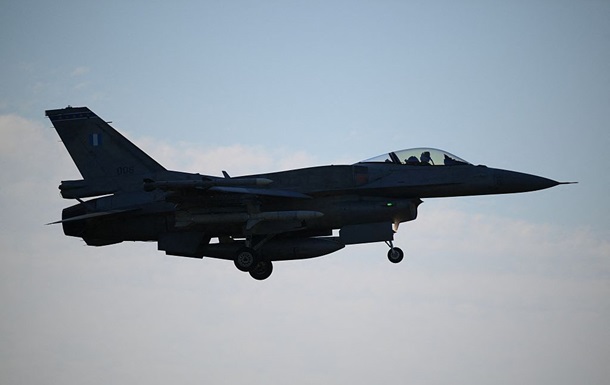 Болгария обнаружила проблемы в F-16, который ей передали США