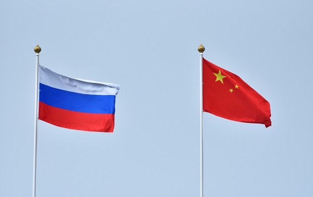 Китай обеспечивает 20 военных предприятий России
