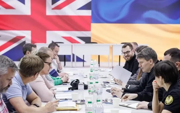Киев и Лондон подписали миллиардное соглашение о поставках оружия