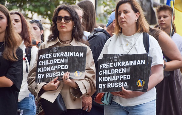 Конгресс США требует от России вернуть похищенных украинских детей