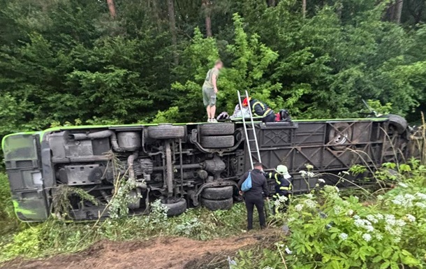Под Львовом более 30 человек пострадали в ДТП