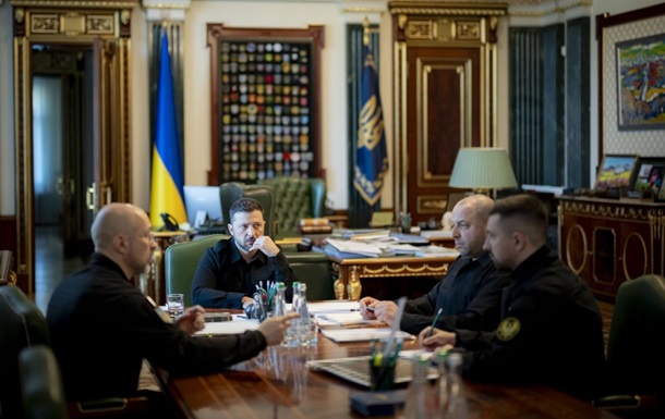 Зеленский провел совещание по вопросам обороны