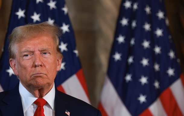 Трамп призвал отменить летние каникулы Сената