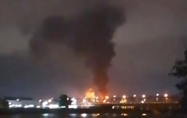 В Сочи после атаки БПЛА горит нефтебаза