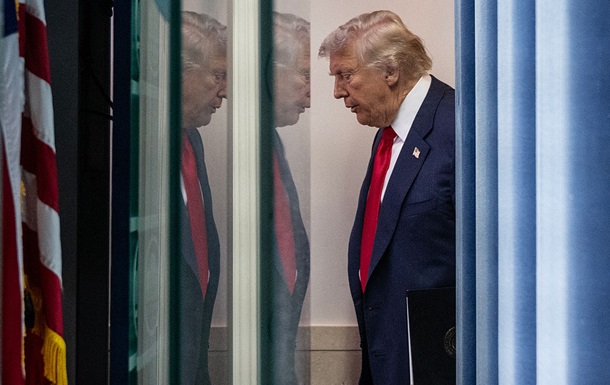 Трамп избавился от всех экспертов по России перед встречей с Путиным