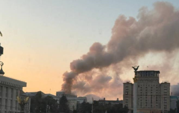 В Киеве горит правительственное здание