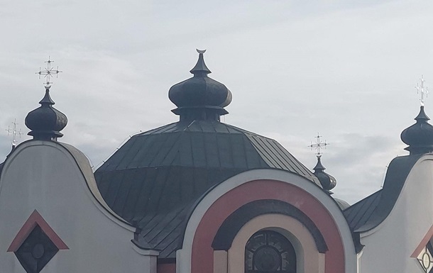 В Польше с купола украинской церкви сняли крест