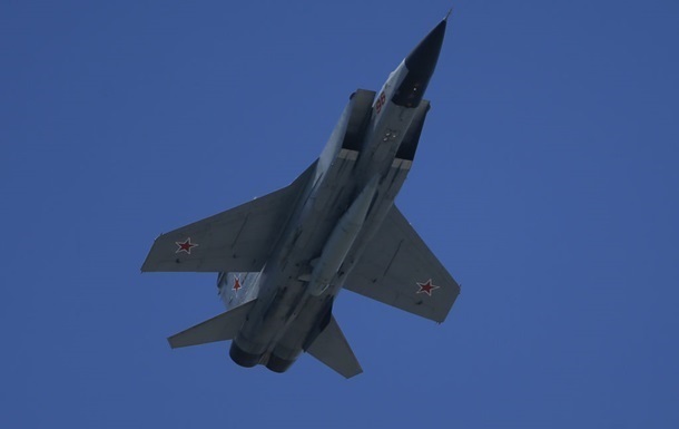 Российский истребитель пролетел над военным кораблем Германии