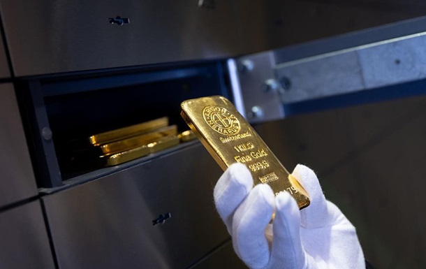 Стоимость золота впервые в истории превысила $4000