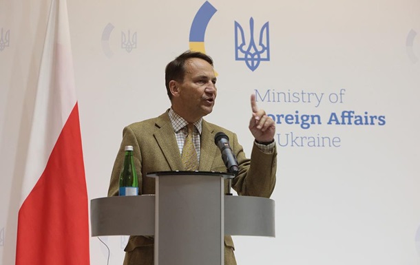 Сикорский прибыл с визитом в Украину