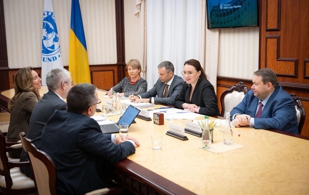 Украина под давлением МВФ из-за курса гривны