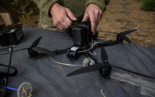 Китай ограничил продажу комплектующих для дронов в Украину