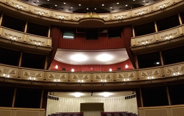 В Запорожье семьи погибших воинов пригласили на Веселую вдову