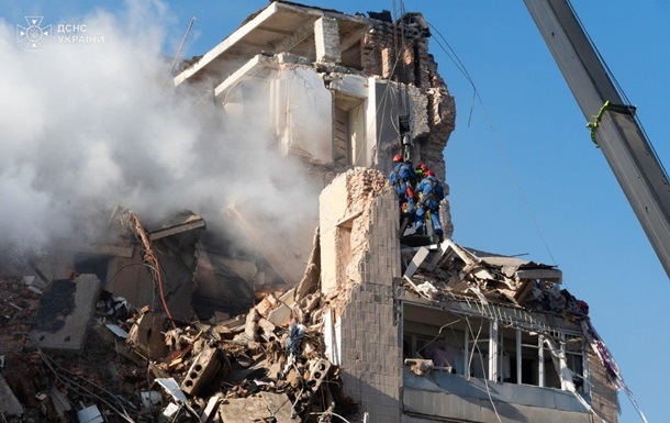 "Прилет" ракеты РФ в Тернополе попал на видео