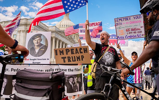 За импичмент Трампа: Вашингтон охватили масштабные акции протеста