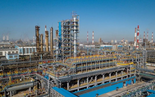 Газпром продаст крупный нефтехимический комплекс РФ компании друга путина