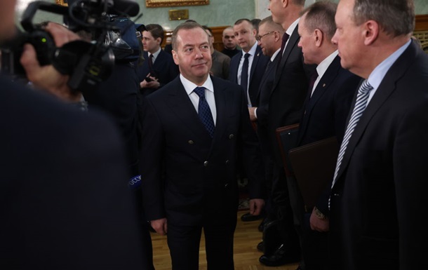 Медведев пригрозил ЕС войной из-за активов РФ