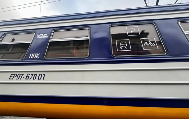 УЗ показала модернизированный электропоезд на маршруте