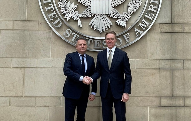 Кислица прибыл на переговоры в Китай