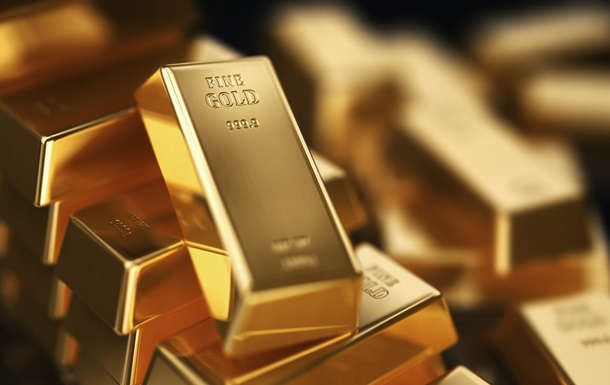 Золото продолжает удерживать рекордную цену