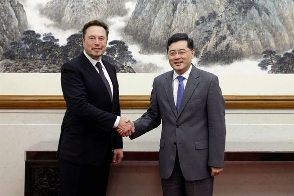 Илон Маск прибыл в Китай после трехлетнего перерыва и встретился с министром иностранных дел
