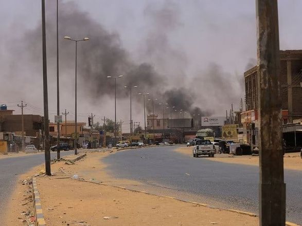 Улицы усеяны телами: тысячи людей покидают столицу Судана из-за непрерывных боев