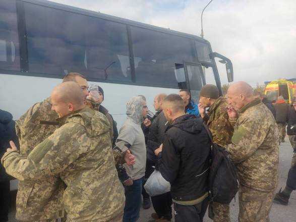Україна провела черговий обмін: з ворожого полону повернули 52 людей