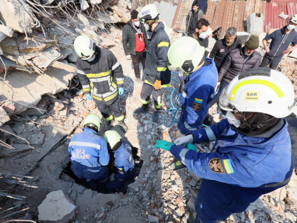 Число жертв землетрясения в Турции превысило 45 000 человек