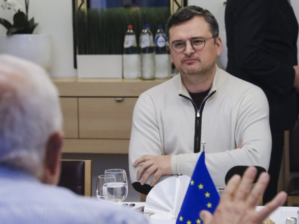 Кулеба начал визит в ЕС переговорами с Боррелем об ускорении с боеприпасами для Украины